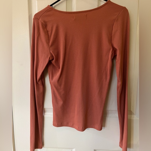 Woman’s Hollister Long Sleeve Top - Picture 8 of 12